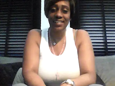 Snapshot of perlados chatting on 05.26.26 perlados online show from 05.26.26