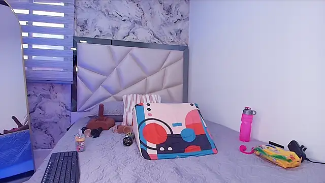 Snapshot of carol_juicyy chatting on 11.22.25 carol juicyy online show from 11.22.25