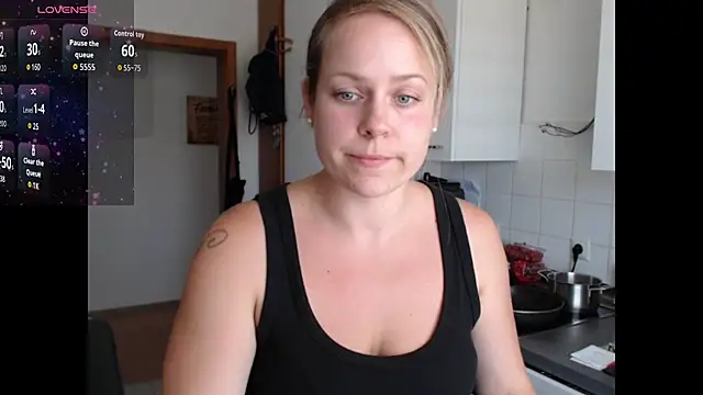 Snapshot of NinaBluex chatting on 07.20.26 NinaBluex online show from 07.20.26