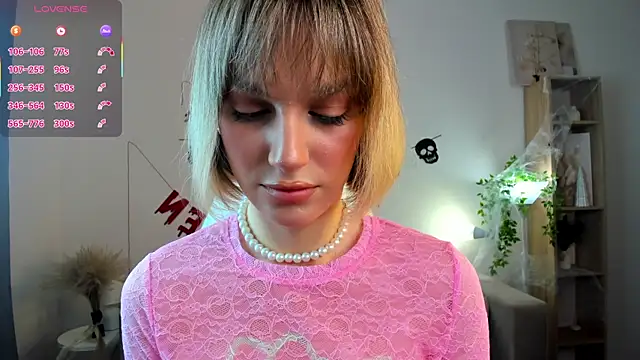 Ice Strawberry online show from 10.31.25