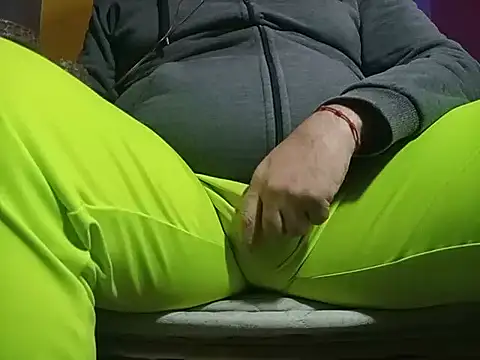 Snapshot of BabyBearMilk chatting on 11.08.25 BabyBearMilk online show from 11.08.25