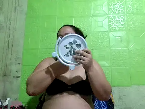 Snapshot of prettywetmom88 chatting on 09.26.25 prettywetmom88 online show from 09.26.25