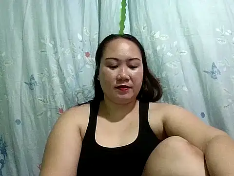 Snapshot of prettywetmom88 chatting on 10.13.25 prettywetmom88 online show from 10.13.25