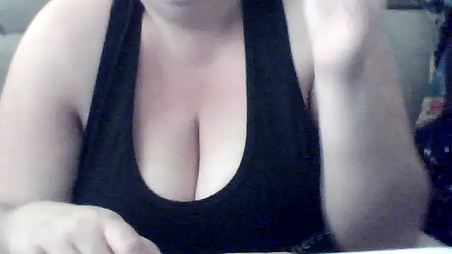 Snapshot of Valendra_ chatting on 10.12.25 Valendra online show from 10.12.25