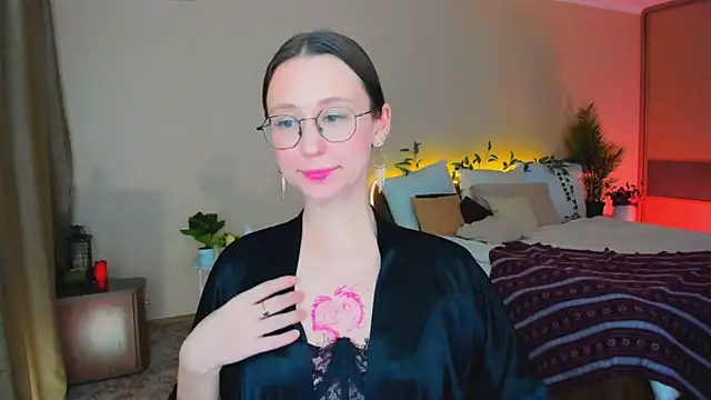 YourLovellyStory online show from 01.31.26