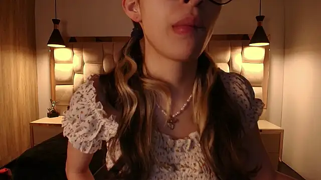 Snapshot of Emilia_Bons chatting on 02.23.26 Emilia Bons online show from 02.23.26