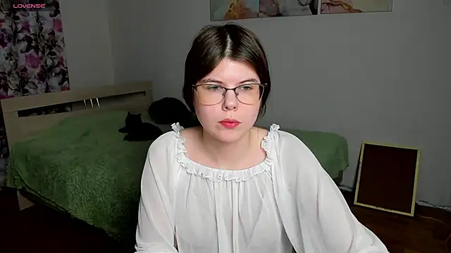 Snapshot of Beatrisss chatting on 12.19.25 Beatrisss online show from 12.19.25