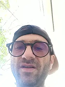 Snapshot of vasgabri chatting on 10.29.25 vasgabri online show from 10.29.25