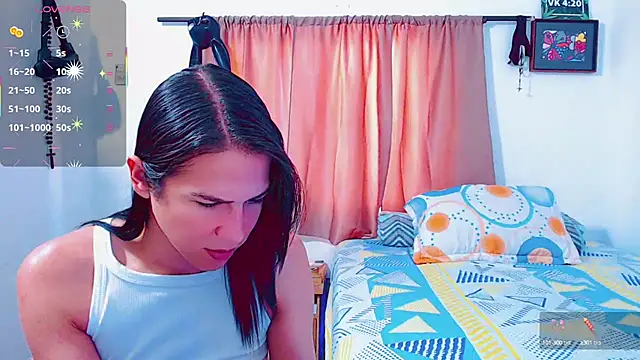 Snapshot of Azley_sweet chatting on 02.15.25 Azley sweet online show from 02.15.25