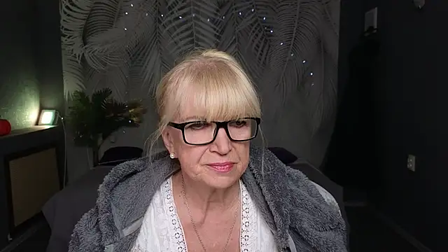 Snapshot of Sabina_Ros chatting on 10.03.25 Sabina Ros online show from 10.03.25