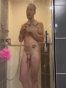 Snapshot of charl-5 chatting on 09.18.25 charl-5 online show from 09.18.25