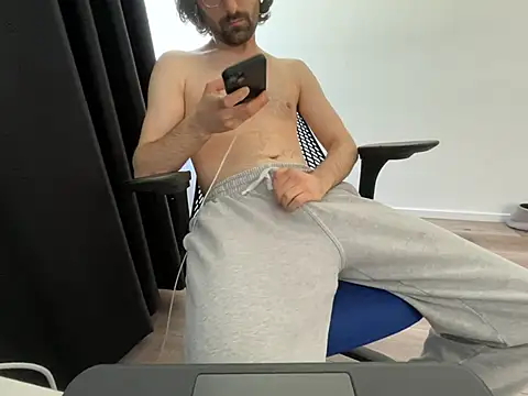 Snapshot of Frankieyyy1 chatting on 05.22.26 Frankieyyy1 online show from 05.22.26