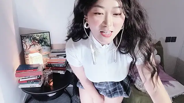 Emmaq996 online show from 10.20.25