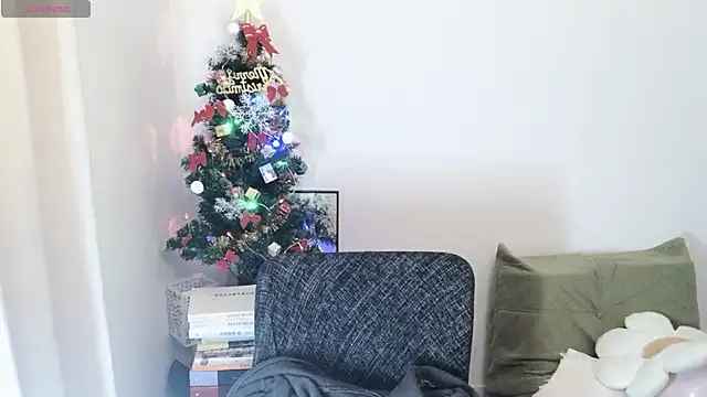 Emmaq996 online show from 12.22.25