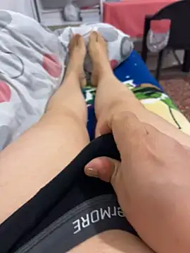 Snapshot of yellova chatting on 03.27.26 yellova online show from 03.27.26