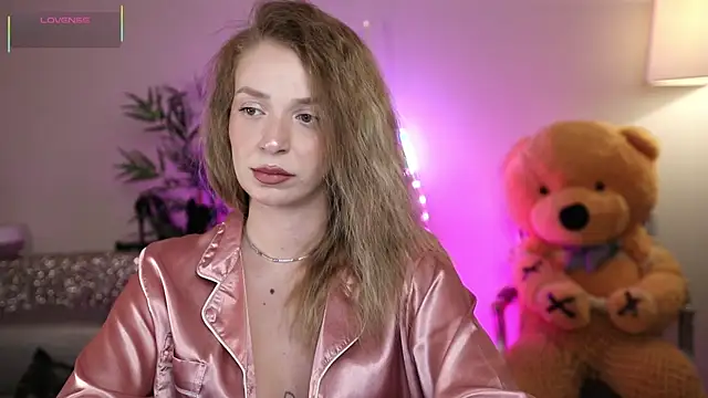 NovaHollisx online show from 04.11.26