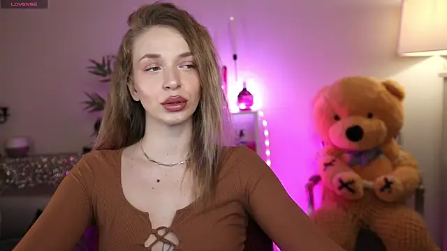 NovaHollisx online show from 04.22.26