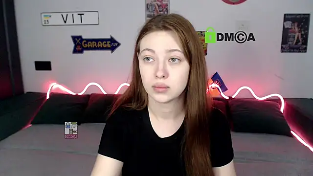 Snapshot of AmourLily chatting on 06.25.26 AmourLily online show from 06.25.26