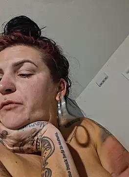 Snapshot of gypsyriot chatting on 09.22.25 gypsyriot online show from 09.22.25