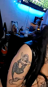 Snapshot of gypsyriot chatting on 10.11.25 gypsyriot online show from 10.11.25