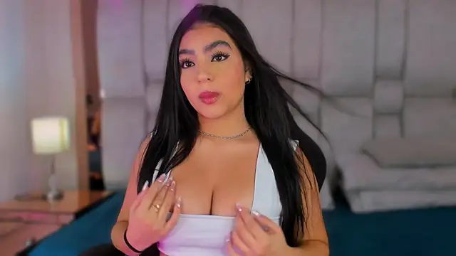 Snapshot of BelaCox_ chatting on 09.24.25 BelaCox online show from 09.24.25