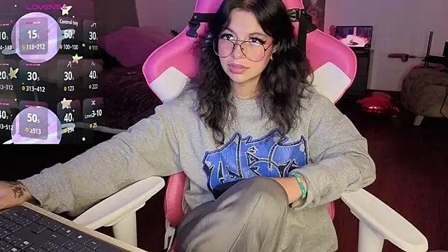 larah uwu online show from 02.16.26