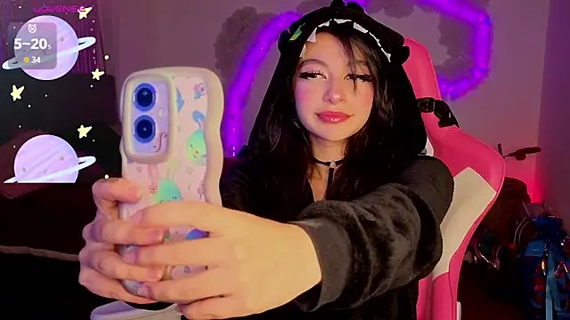 larah uwu online show from 03.14.26