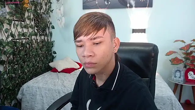 Snapshot of nathanclay chatting on 09.11.25 nathanclay online show from 09.11.25