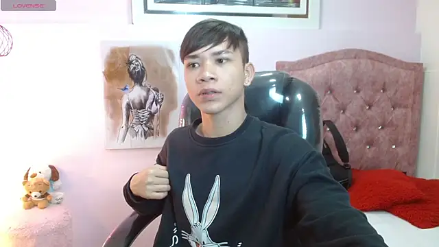 Snapshot of nathanclay chatting on 10.04.25 nathanclay online show from 10.04.25