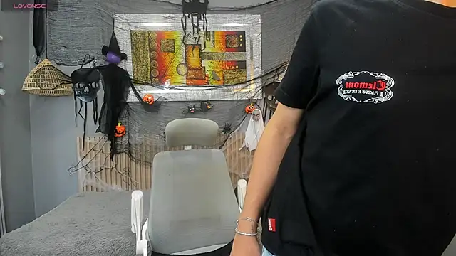 Snapshot of nathanclay chatting on 10.18.25 nathanclay online show from 10.18.25