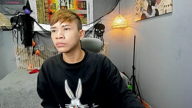 Snapshot of nathanclay chatting on 10.21.25 nathanclay online show from 10.21.25