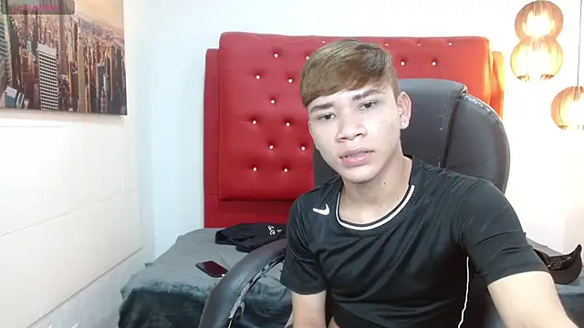 Snapshot of nathanclay chatting on 10.25.25 nathanclay online show from 10.25.25