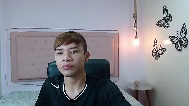 Snapshot of nathanclay chatting on 10.31.25 nathanclay online show from 10.31.25