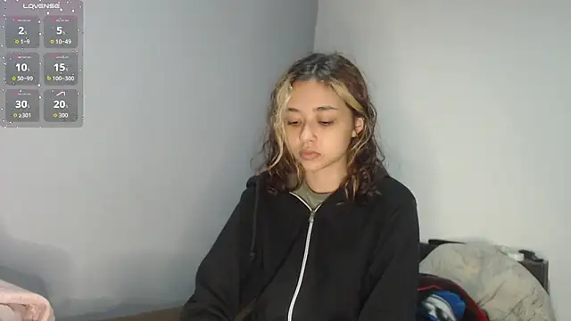 Snapshot of brisazanes chatting on 10.11.25 brisazanes online show from 10.11.25