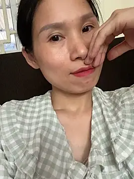 Snapshot of MinHiNi chatting on 09.18.25 MinHiNi online show from 09.18.25