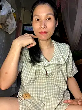 Snapshot of MinHiNi chatting on 09.21.25 MinHiNi online show from 09.21.25