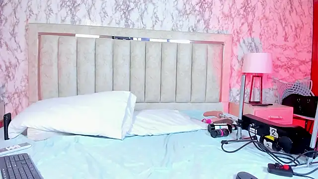 AlaiaMoretti online show from 11.25.25