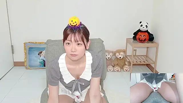 Snapshot of yuzukichi_jp chatting on 10.29.25 yuzukichi jp online show from 10.29.25