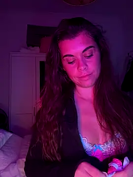 Snapshot of AlitaNova chatting on 09.22.25 AlitaNova online show from 09.22.25