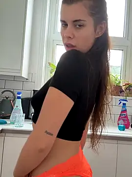 Snapshot of AlitaNova chatting on 10.03.25 AlitaNova online show from 10.03.25