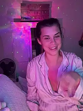 Snapshot of AlitaNova chatting on 10.07.25 AlitaNova online show from 10.07.25