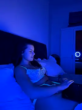 Snapshot of AlitaNova chatting on 10.16.25 AlitaNova online show from 10.16.25