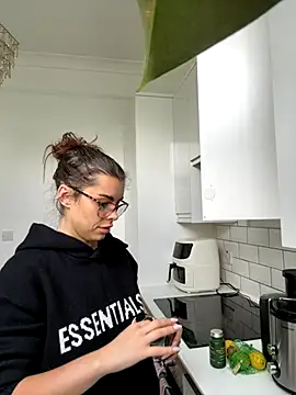 Snapshot of AlitaNova chatting on 10.25.25 AlitaNova online show from 10.25.25