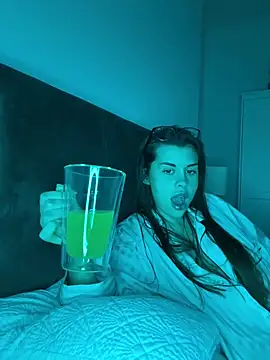 Snapshot of AlitaNova chatting on 11.02.25 AlitaNova online show from 11.02.25