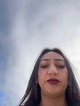 Ninabigtitied online show from 12.22.25