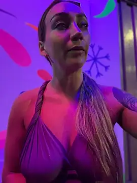 Ninabigtitied online show from 07.04.26
