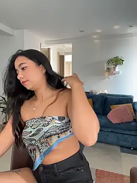 Snapshot of Lily_June chatting on 10.16.25 Lily June online show from 10.16.25