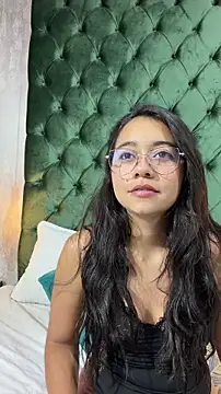 Snapshot of Lily_June chatting on 05.13.26 Lily June online show from 05.13.26