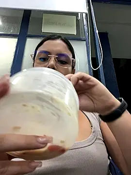 Snapshot of LICEET chatting on 10.06.25 LICEET online show from 10.06.25