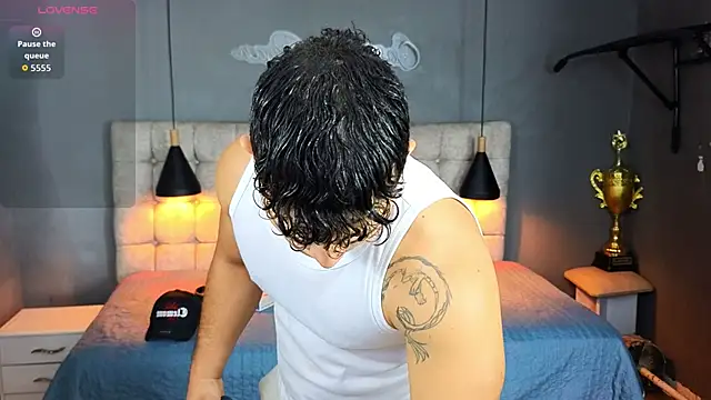 Snapshot of Horny_nick18 chatting on 10.18.25 Horny nick18 online show from 10.18.25
